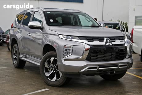 Silver 2025 Mitsubishi Pajero Sport Wagon Exceed (4Wd) 7 Seat
