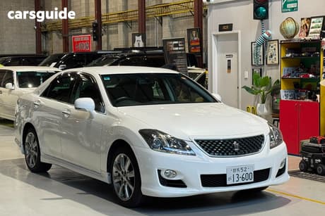White 2008 Toyota Crown Sedan