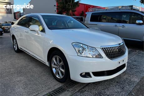 White 2010 Toyota Crown Sedan MAJESTA