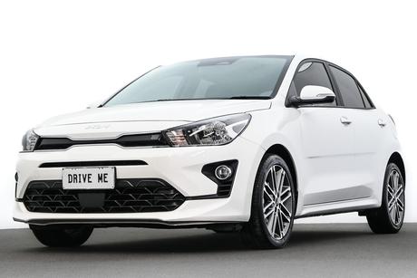 White 2022 Kia RIO Hatchback Sport