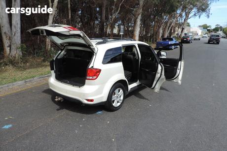 White 2013 Fiat Freemont Wagon Urban