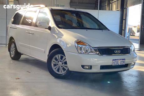 White 2014 Kia Grand Carnival Wagon Si