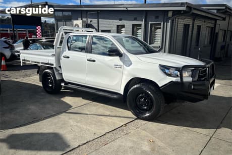White 2022 Toyota Hilux Double Cab Chassis Sr (4X4)
