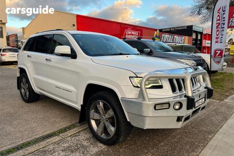 White 2015 Jeep Grand Cherokee Wagon Overland (4X4)