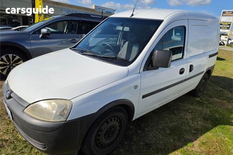 White 2005 Holden Combo Van