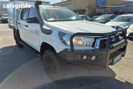 White 2018 Toyota Hilux Dual Cab Chassis Sr (4X4)