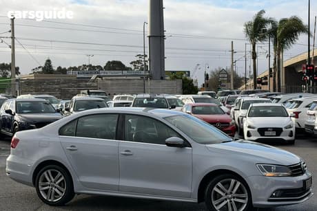 White 2017 Volkswagen Jetta Sedan 118 Tsi Highline
