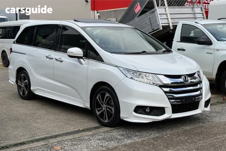 White 2013 Honda Odyssey Wagon