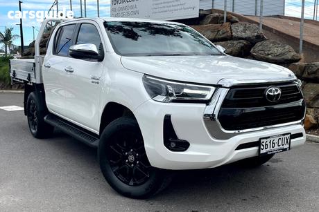White 2023 Toyota Hilux Double Cab Chassis Sr5 (4X4)