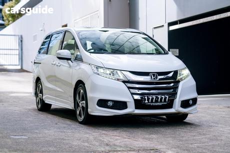 White 2015 Honda Odyssey Wagon Vti-L