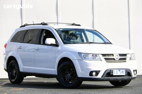 White 2015 Fiat Freemont Wagon Urban