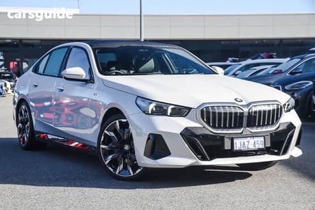 White 2025 BMW 540D Sedan Xdrive