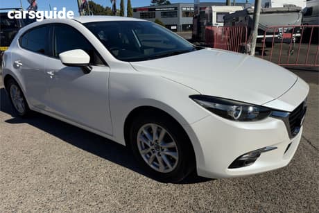 White 2016 Mazda 3 Hatchback Touring