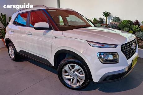 White 2025 Hyundai Venue Wagon Active