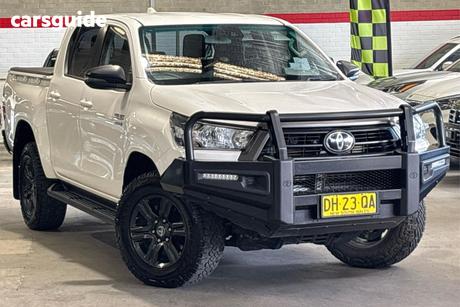 White 2023 Toyota Hilux Double Cab Pick Up Sr Hi-Rider (4X2)