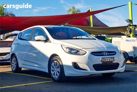 White 2016 Hyundai Accent Hatchback Active