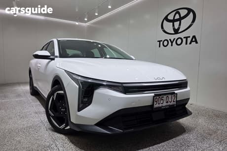 White 2025 Kia K4 Sedan Sport+