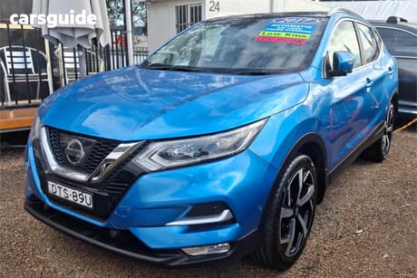 Blue 2017 Nissan Qashqai Wagon N-Tec