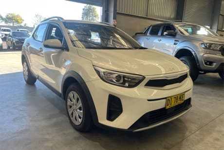 White 2023 Kia Stonic Wagon S