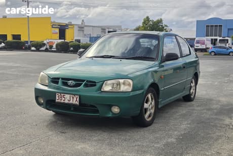 Green 2000 Hyundai Accent Hatchback Gs