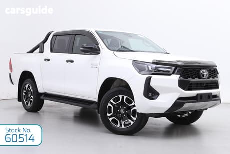 White 2025 Toyota Hilux Double Cab Pick Up Sr5 48V + Prem. Interior (4X4)