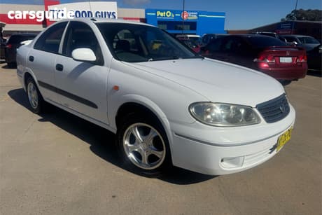 White 2004 Nissan Pulsar Hatchback St