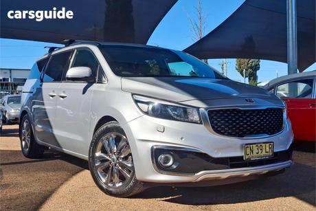 Silver 2017 Kia Carnival Wagon Platinum