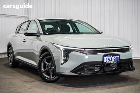 Green 2025 Kia K4 Sedan S