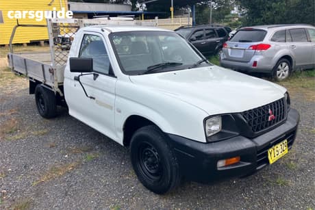 White 2002 Mitsubishi Triton Cab Chassis Gl