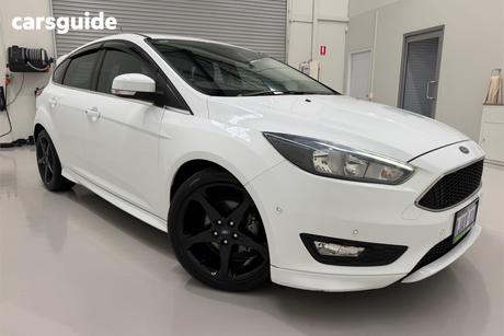 White 2017 Ford Focus Hatchback Titanium