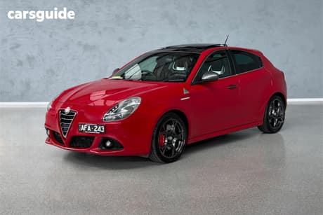 Red 2015 Alfa Romeo Giulietta Hatchback Quadrifoglio Verde