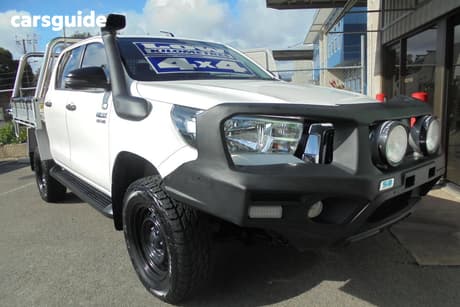 White 2018 Toyota Hilux Double Cab Chassis Sr (4X4)