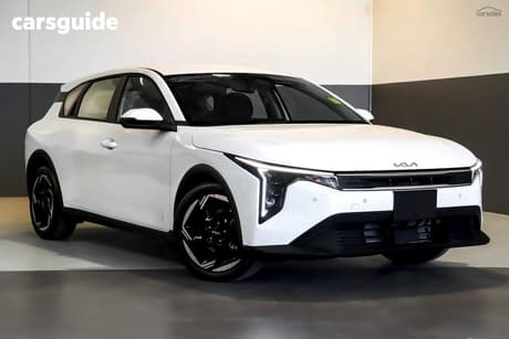White 2025 Kia K4 Hatchback Sport+