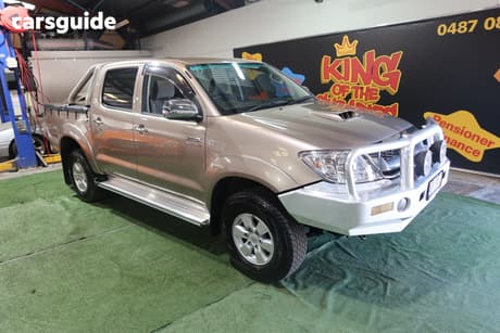 Beige 2010 Toyota Hilux Dual Cab Pick-up Sr5 (4X4)