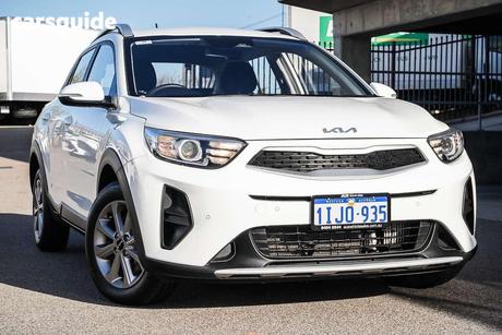 White 2024 Kia Stonic Wagon S