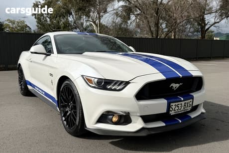 White 2017 Ford Mustang Coupe Fastback Gt 5.0 V8
