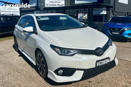 White 2017 Toyota Corolla Hatchback Zr