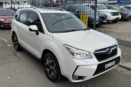 White 2013 Subaru Forester Wagon 2.0Xt