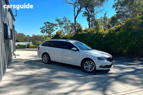 White 2019 Skoda Octavia Wagon 110 Tsi Base