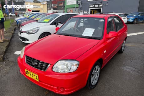 Red 2005 Hyundai Accent Hatchback 1.6