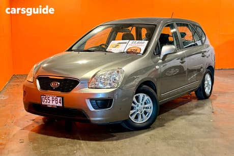Silver 2013 Kia Rondo Wagon Si