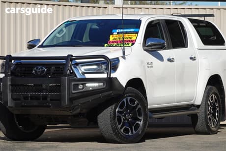 White 2022 Toyota Hilux Double Cab Pick Up Sr5 (4X4)