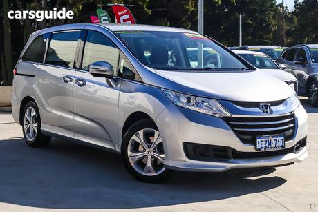 Silver 2016 Honda Odyssey Wagon Vti