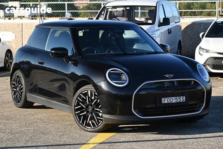 Black 2025 Mini Cooper Hatch SE FAVOURED F