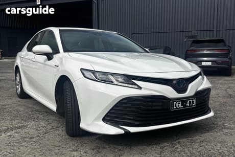 White 2019 Toyota Camry Sedan Ascent