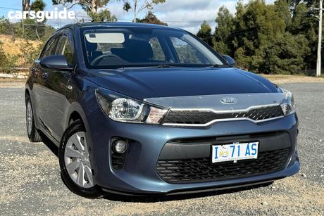 Blue 2018 Kia RIO Hatchback S