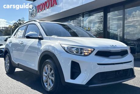 White 2024 Kia Stonic Wagon S