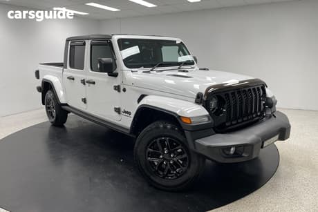 White 2021 Jeep Gladiator Dual Cab Utility Sport S (4X4)