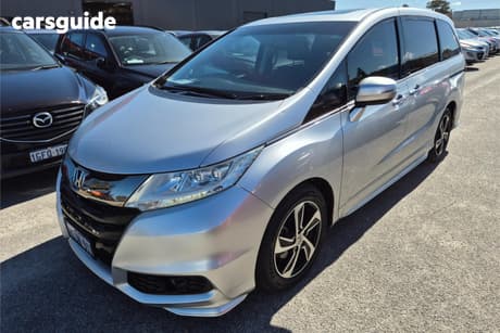 Silver 2017 Honda Odyssey Wagon Vti-L