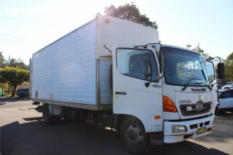 White 2004 Hino Ranger Pro Cab Chassis 7 Medium